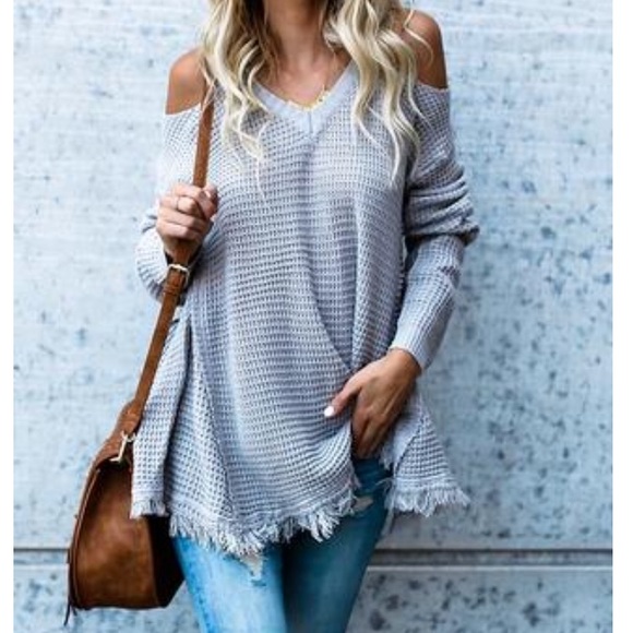LAST 1! Cold shoulder fray hem sweater - Picture 2 of 5